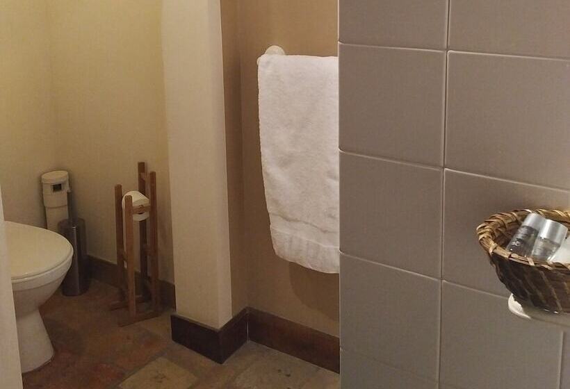 민박 Chateau Monastere De La Corroirie