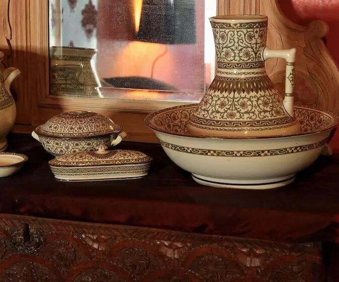 Aamiaismajoitus (B&B) Chateau Monastere De La Corroirie