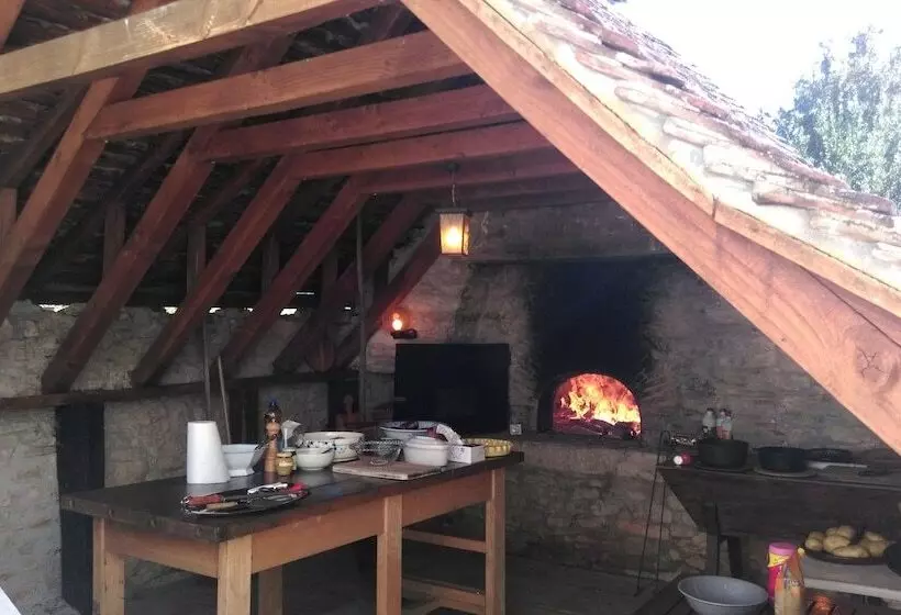 ベッドアンドブレックファースト Chez Lavergne Table D Hôtes