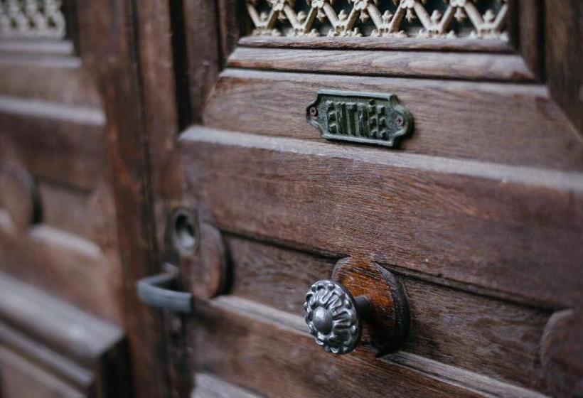 Château De Sainte Colombe Sur Gand