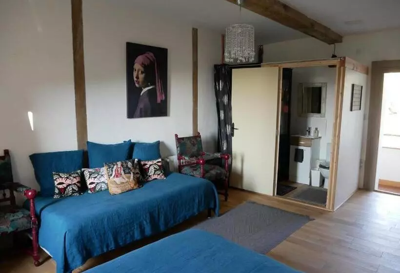 Château De Sainte Colombe Sur Gand