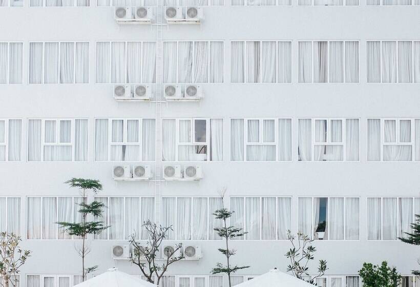 Front One Hotel Pamekasan Madura