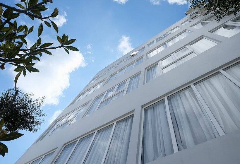 Front One Hotel Pamekasan Madura