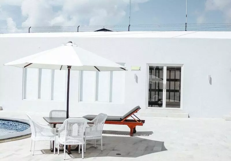 Front One Hotel Pamekasan Madura