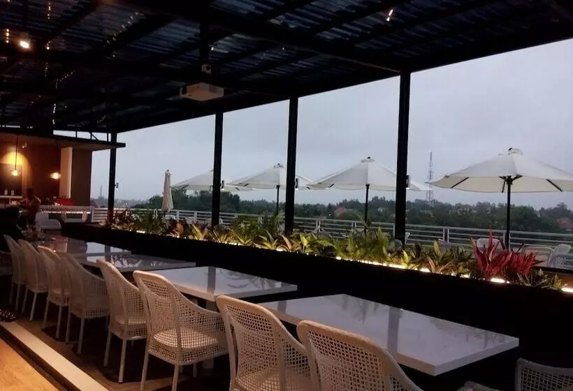 Front One Hotel Pamekasan Madura