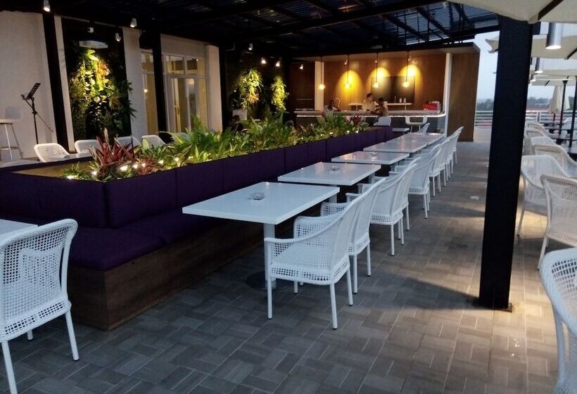 Front One Hotel Pamekasan Madura