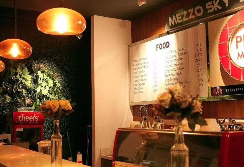 Front One Hotel Pamekasan Madura