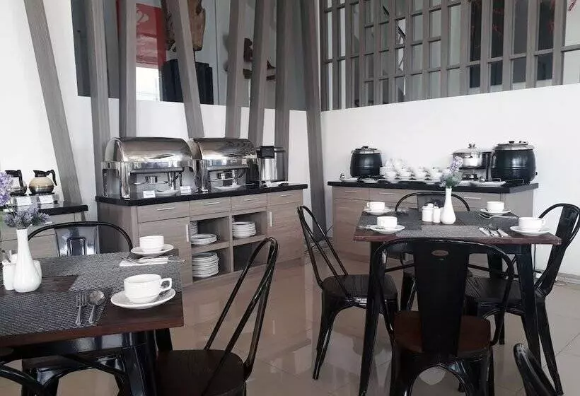 Front One Hotel Pamekasan Madura