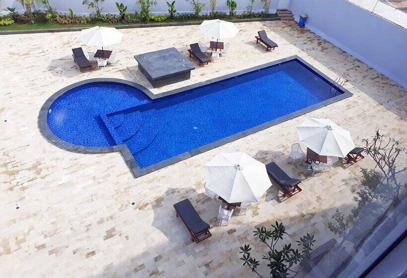 Front One Hotel Pamekasan Madura