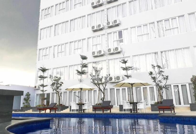 Front One Hotel Pamekasan Madura