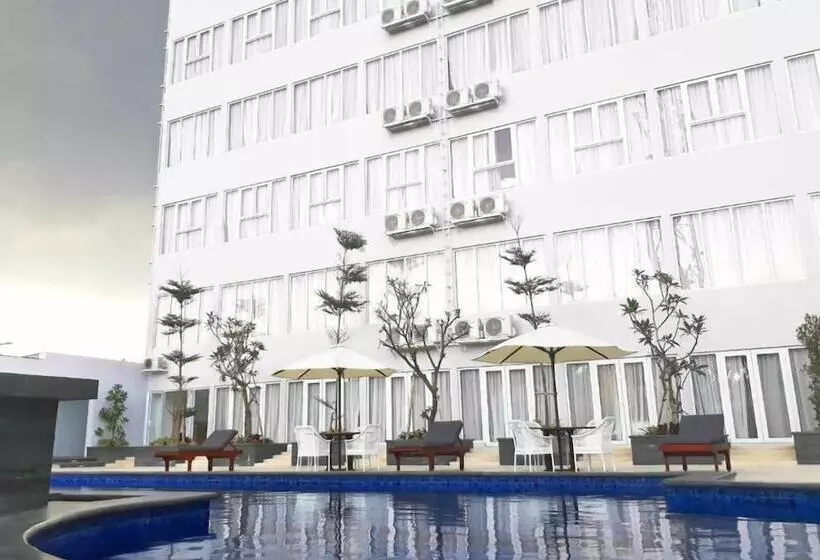 Front One Hotel Pamekasan Madura