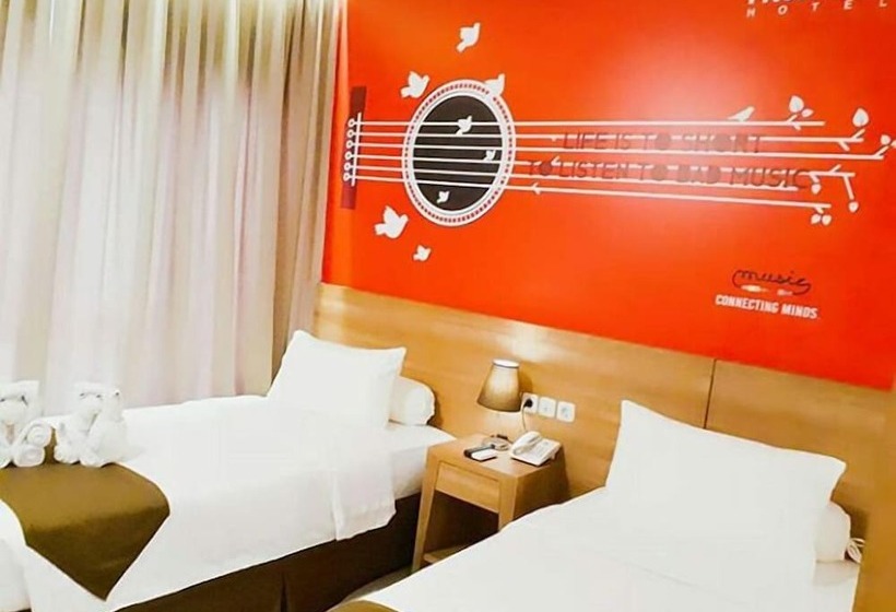 Front One Hotel Pamekasan Madura