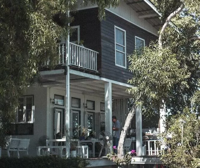 Hotelli Arthit  Tara Lodge