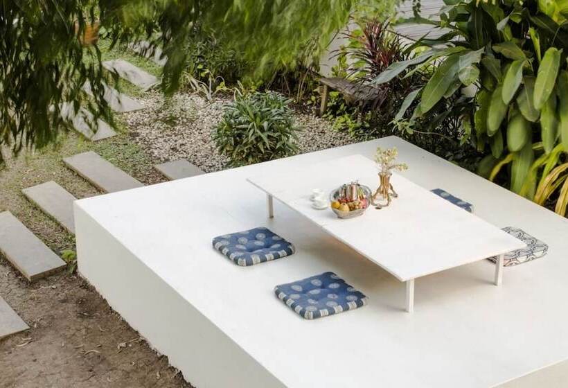 ホテル Arthit  Tara Lodge