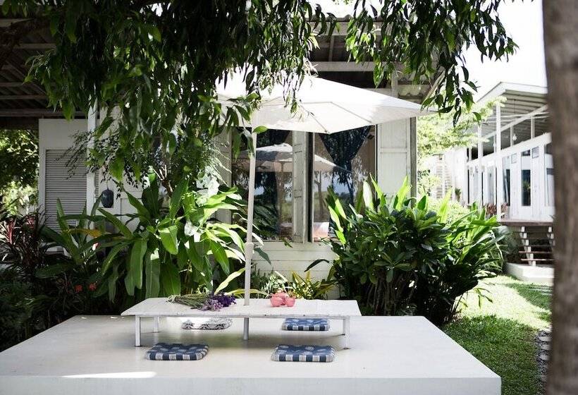 ホテル Arthit  Tara Lodge