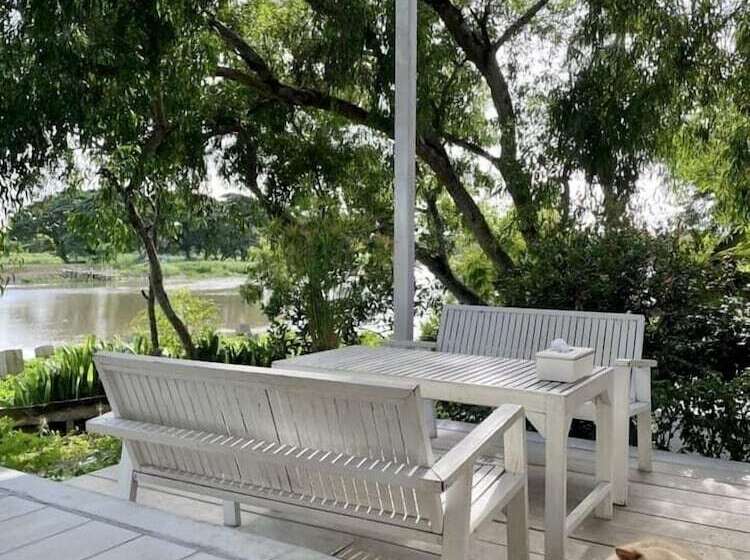 ホテル Arthit  Tara Lodge