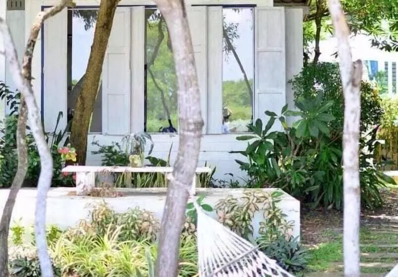 Hotelli Arthit  Tara Lodge