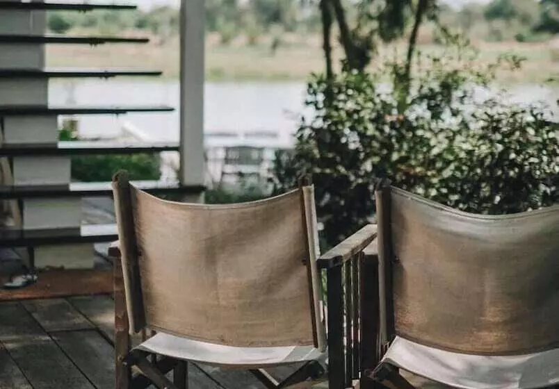 Hotelli Arthit  Tara Lodge