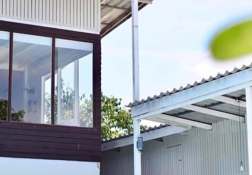 ホテル Arthit  Tara Lodge