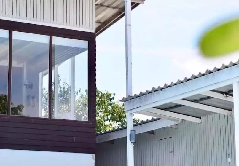 Hotelli Arthit  Tara Lodge