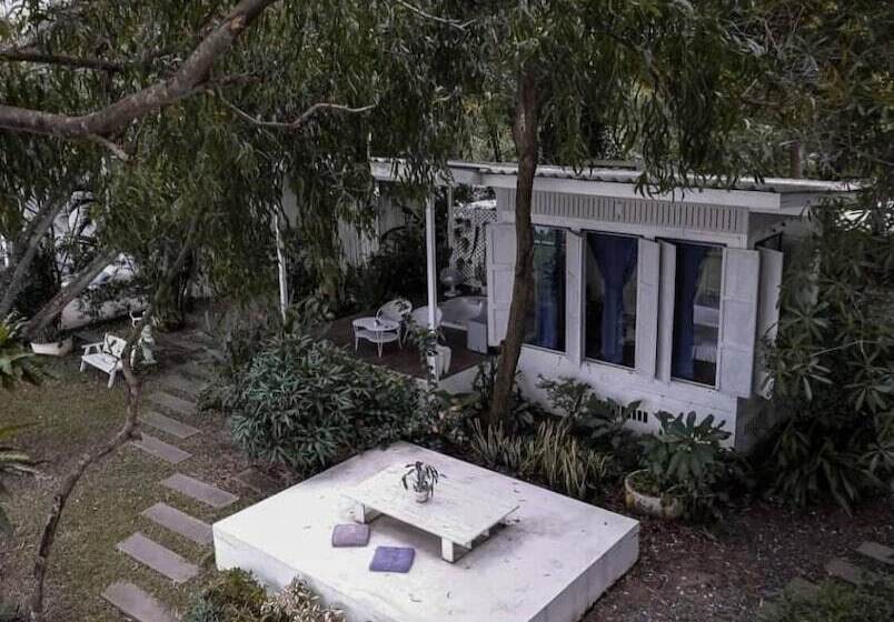 ホテル Arthit  Tara Lodge