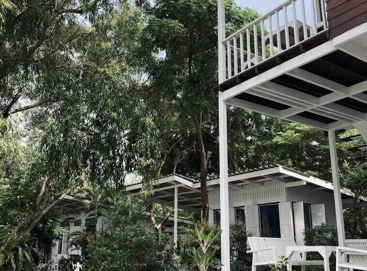 ホテル Arthit  Tara Lodge