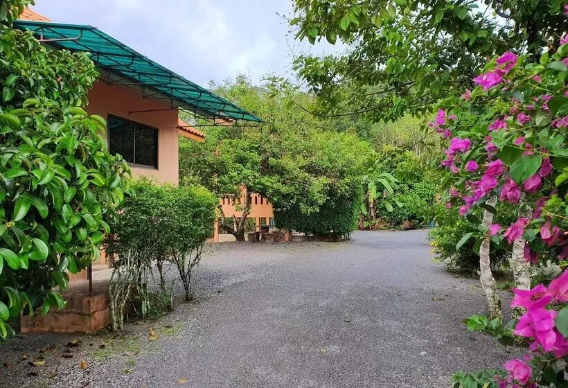 ホテル At Sichon  Resort