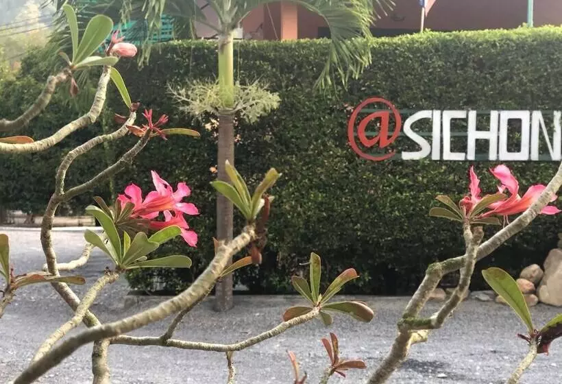 ホテル At Sichon  Resort