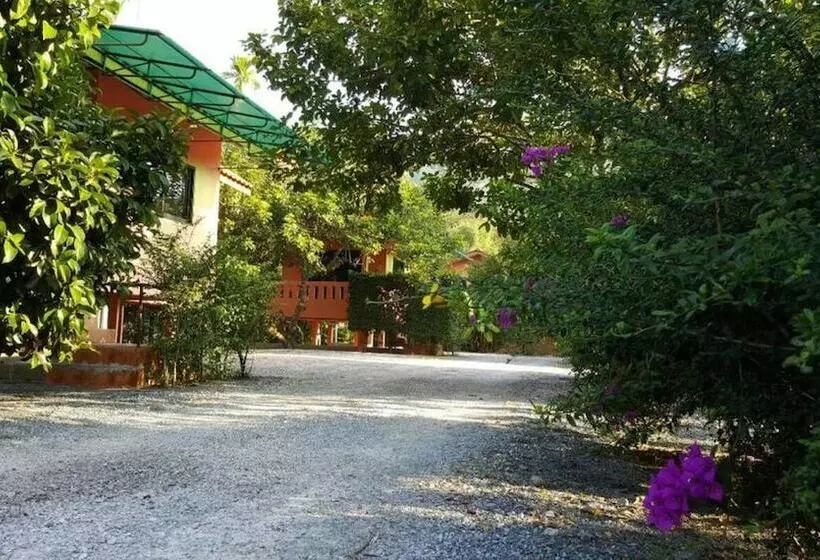 ホテル At Sichon  Resort