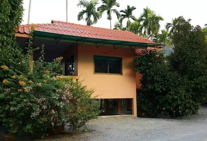 ホテル At Sichon  Resort