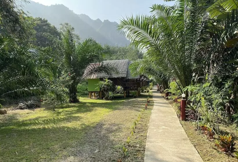 Hotelli Khaosok Bamboo Huts Resort