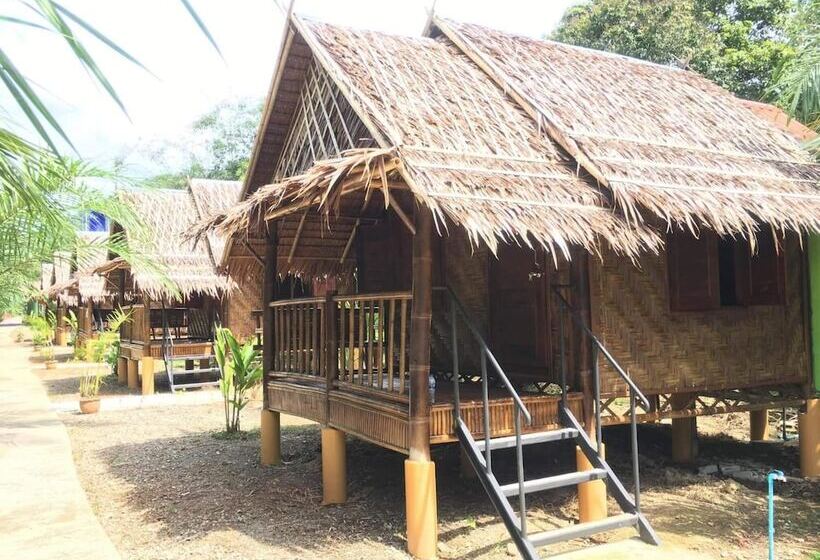 Отель Khaosok Bamboo Huts Resort