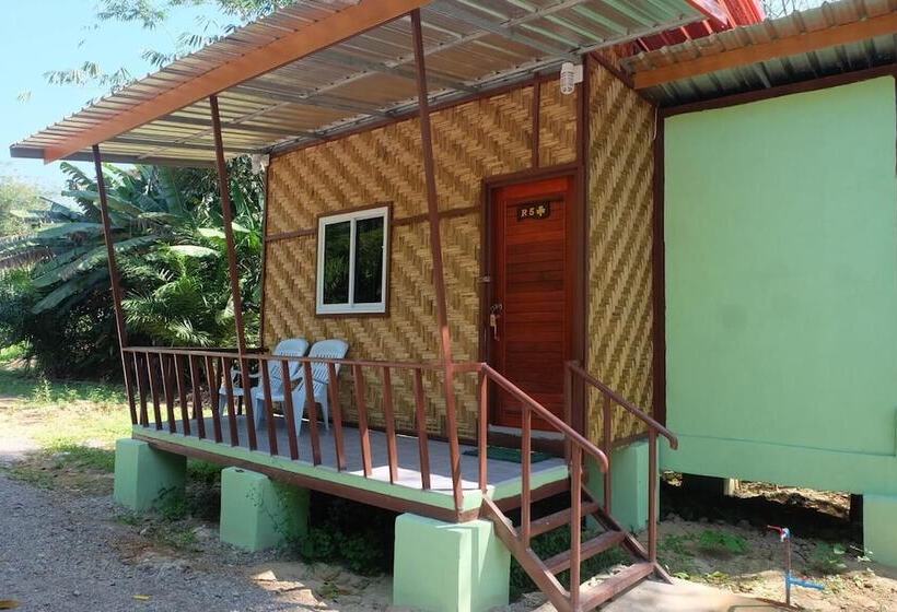 Отель Khaosok Bamboo Huts Resort
