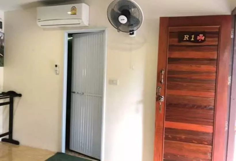 Hotelli Khaosok Bamboo Huts Resort