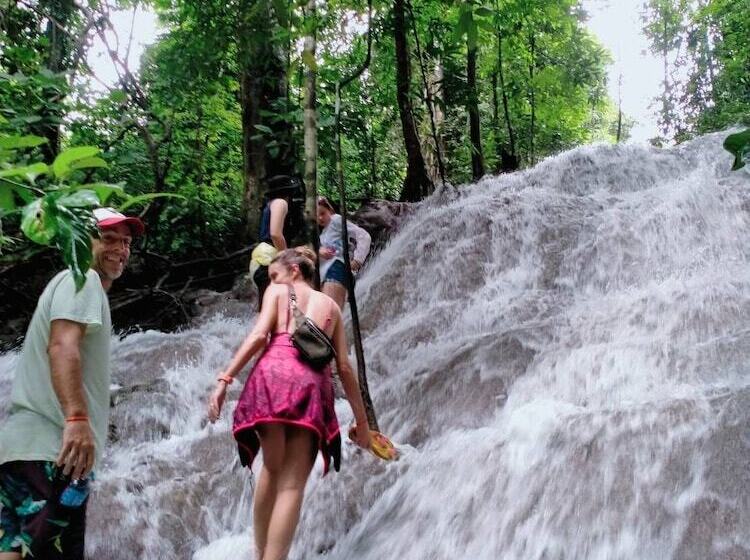 Отель Khaosok River Camp