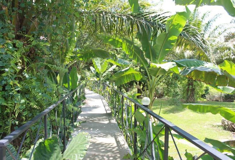 Отель Khaosok River Camp