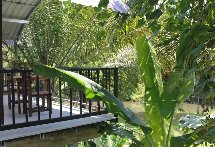 Отель Khaosok River Camp