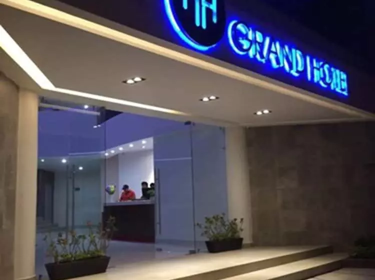 Hotelli Mh Grand