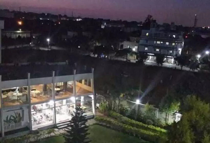 Hotelli Shanthiniketan   Online Suites