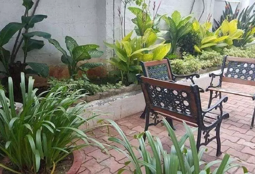 Hotelli Shanthiniketan   Online Suites