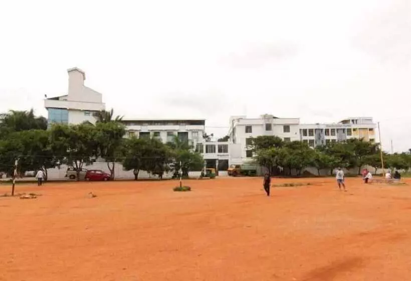 Hotelli Shanthiniketan   Online Suites