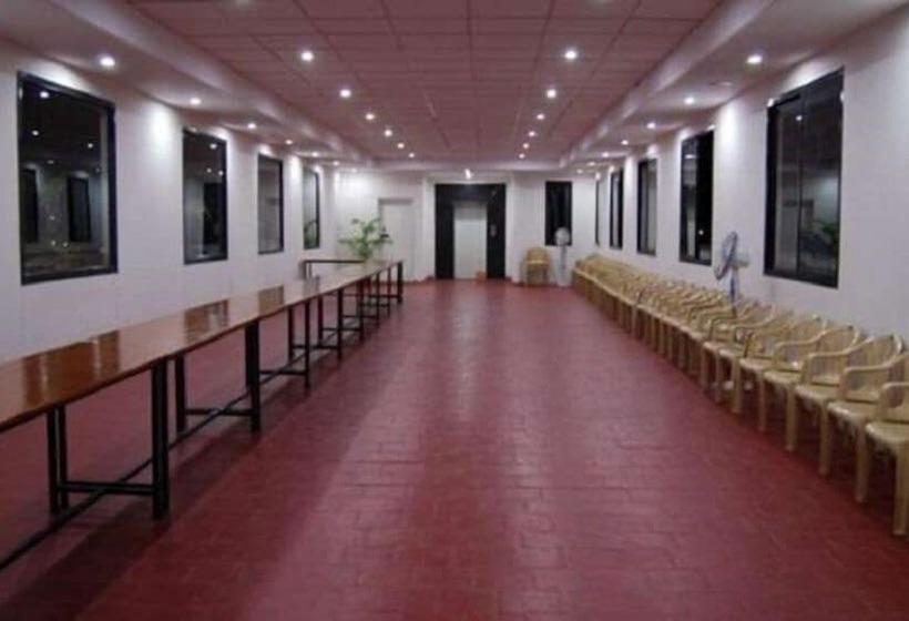 فندق Shanthiniketan Online Suites