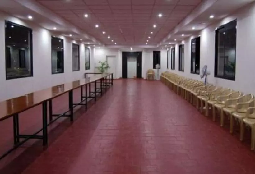 Hotelli Shanthiniketan   Online Suites