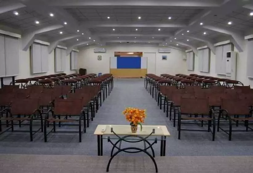 Hotelli Shanthiniketan   Online Suites