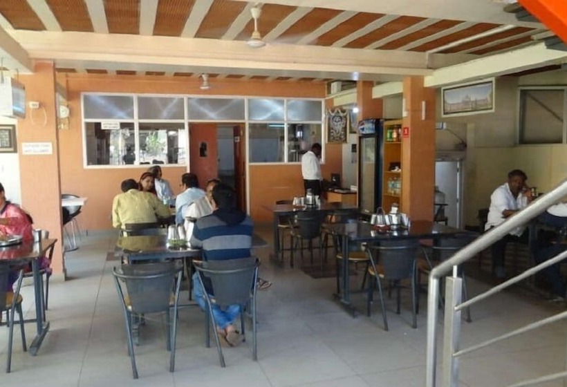 فندق Shanthiniketan Online Suites