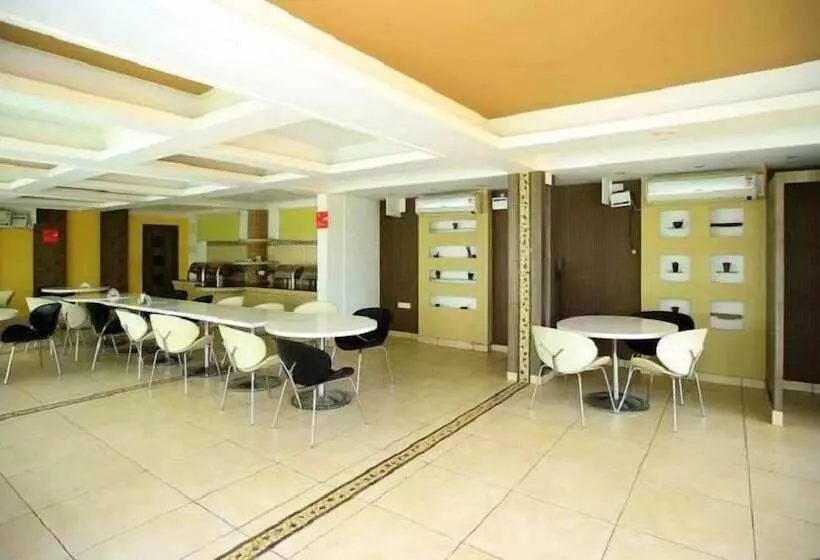 Hotelli Shanthiniketan   Online Suites