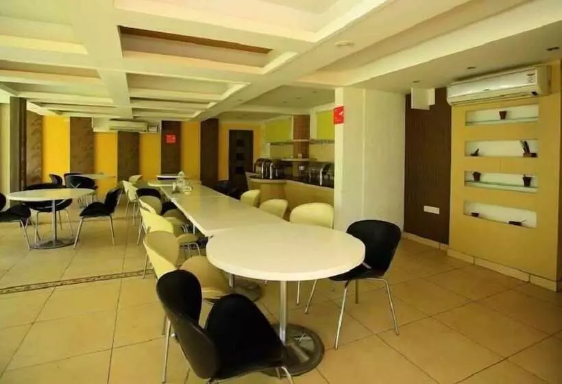 Hotelli Shanthiniketan   Online Suites