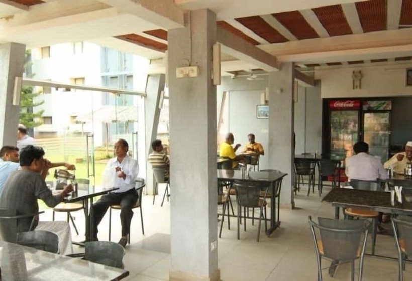 فندق Shanthiniketan Online Suites