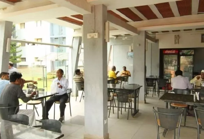 Hotelli Shanthiniketan   Online Suites