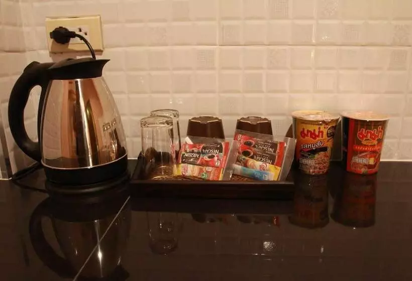 Hotelli Pirom Lake And Resort